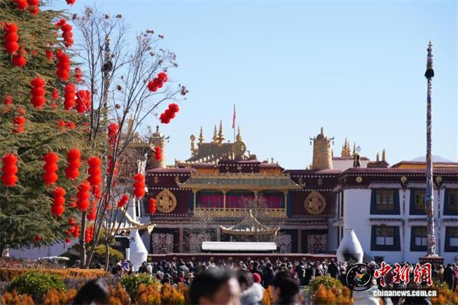 藏历新年来临 西藏拉萨街头年味渐浓1.jpg