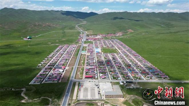 甘南藏寨成国际旅游新宠 东南亚游客占比飙升3.jpg