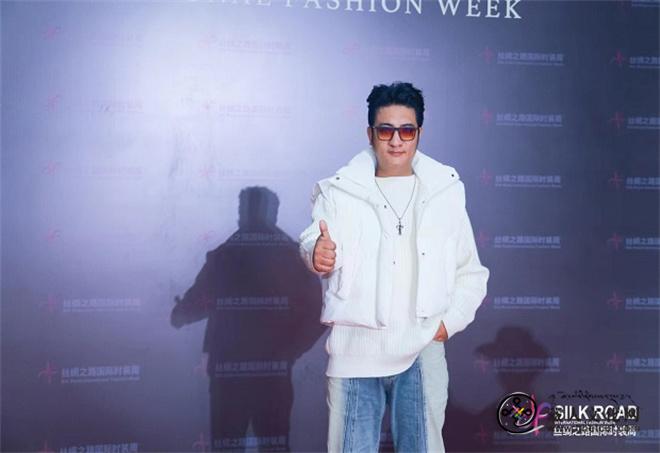 扎西邓珠出席丝绸之路时尚盛典暨金嫘奖颁奖礼