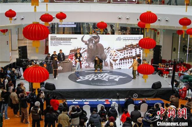 “牦牛出街—街舞精英挑战赛”在西藏拉萨举行