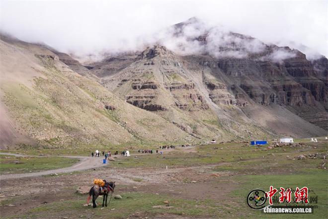 西藏阿里：冈仁波齐转山徒步催热文旅产业11.jpg