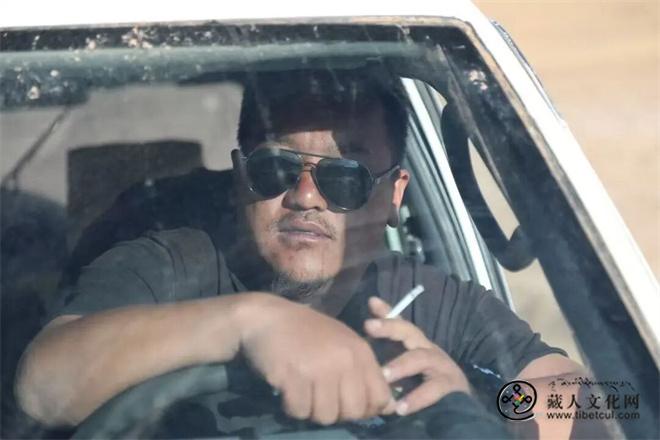 从台前到幕后：藏地“胖子”演员久巴的破局人生3.jpg