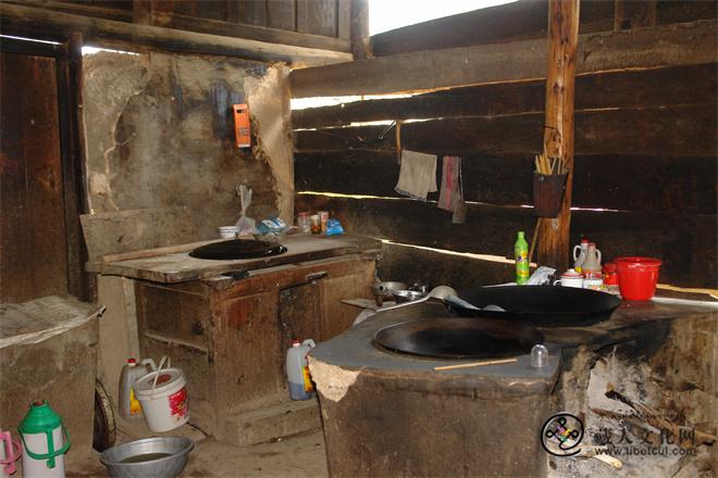 白马藏人的灶房.JPG