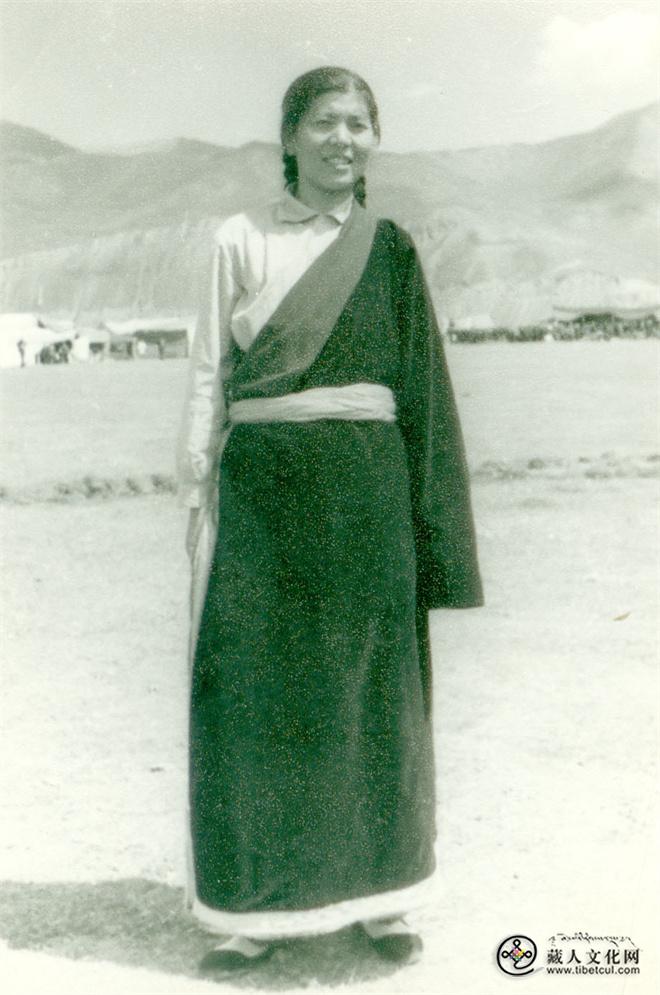 2、年轻时候的师母 (2).jpg