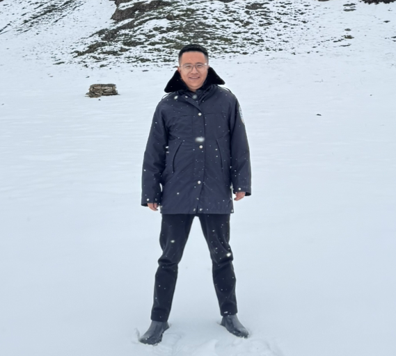 完么东智：异乡成故乡（组诗）