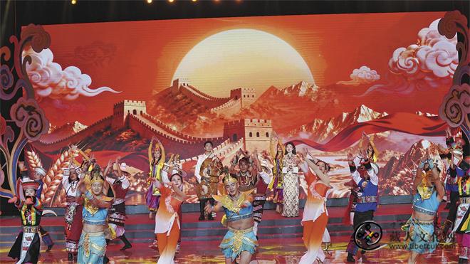 2026藏历火马新年晚会《跃马扬鞭幸福年》侧记2.jpg