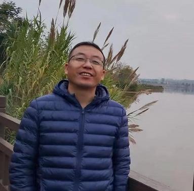 王四四：在拉萨时光里诗趣横生——评纳穆卓玛诗集《半个月亮》