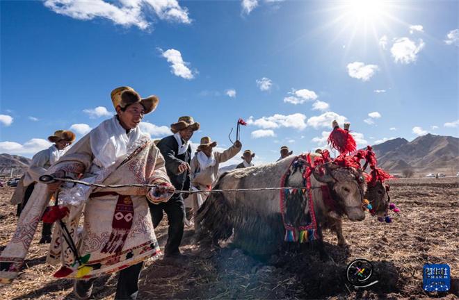 千年礼序 破土祈丰——西藏农民举行盛大春耕大典6.jpg