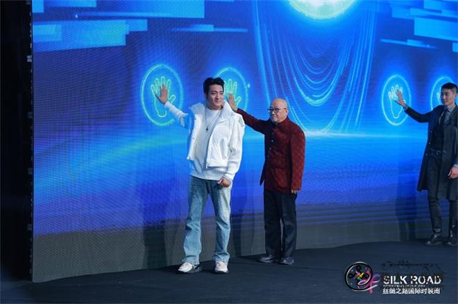 1701324404409015.jpg 扎西邓珠出席2023丝绸之路国际时尚盛典暨“金嫘奖”颁奖礼5.jpg