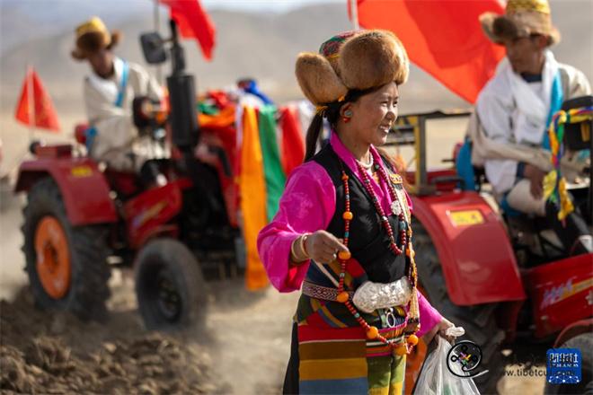 千年礼序 破土祈丰——西藏农民举行盛大春耕大典11.jpg