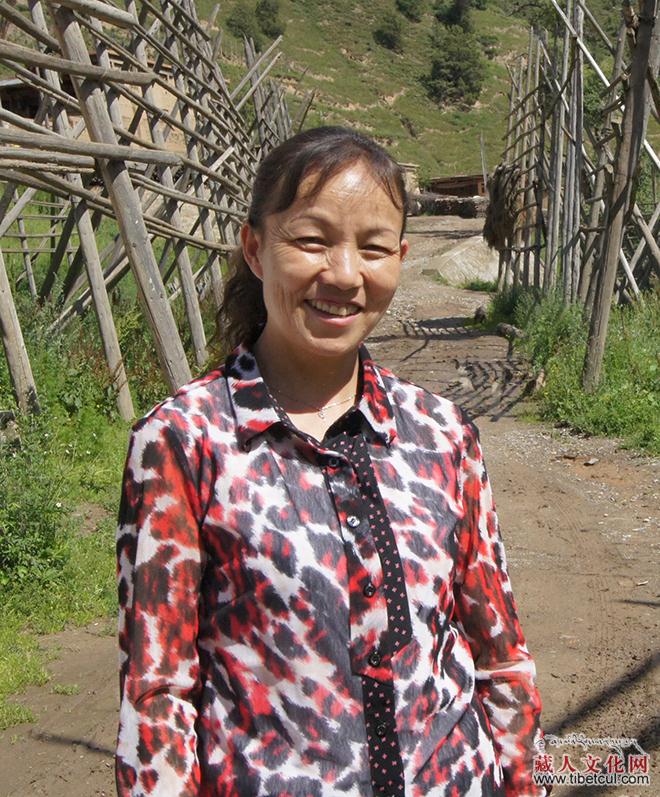 安少龙：岁月深处的温情守望与纯净书写——完玛央金的文学世界