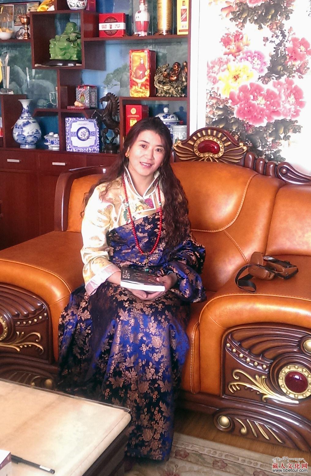 双重“融入”：扎西措的历史想象与文学书写——读《摇曳的格桑花》