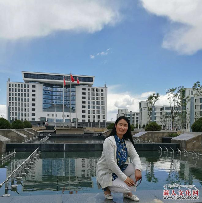 孔占芳：文化身份与族群文化的忧郁与建构——以阿顿•华多太的诗集《忧郁的雪》为例