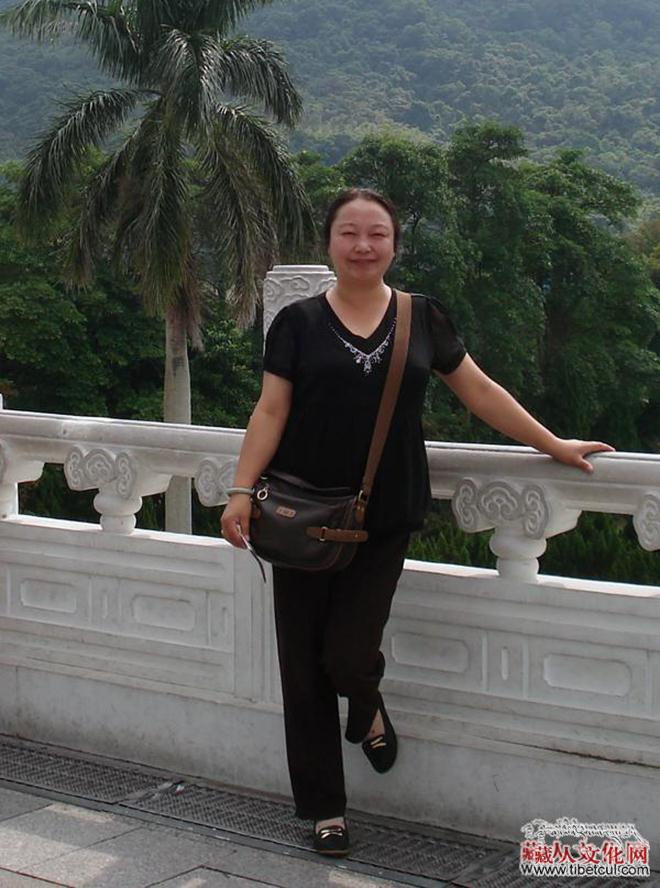 徐琴：雪域女儿雪域情——论藏族作家格央散文创作的特征