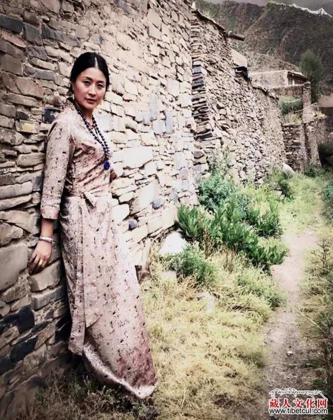 史映红：玉树，有一株唱歌的草——浅析那萨诗集《一株草的加持》