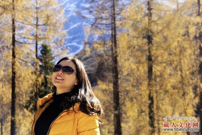 藏地，一个行走如风的诗人——诗人康若文琴印象