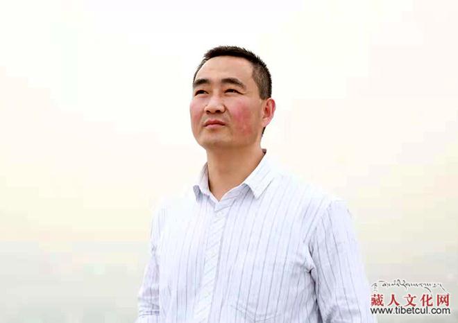 史映红：以梦为马，或走在路上——浅析刚杰•索木东诗集《故乡是甘南》