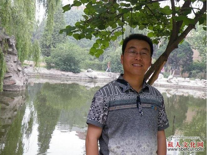 王四四：文学地理学视阈下格绒追美的小说《隐蔽的脸》