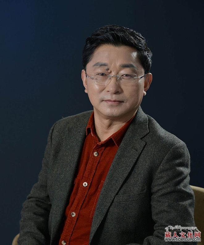 丹珍草：“群山，或者关于我自己的颂辞” ——评《阿来的诗》