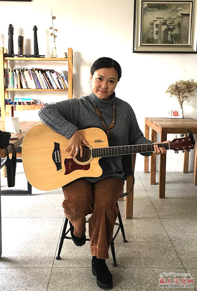 祁发慧：及物，抵达尘埃之上的闪烁与涌溢——论嘎代才让诗歌近作《及物》