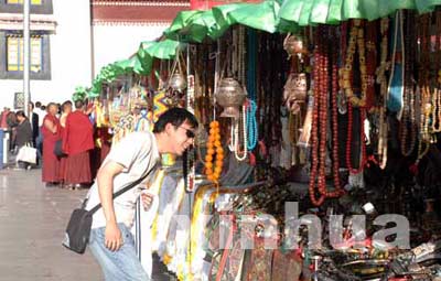 八廓街上的义乌货：纯正藏族工艺品哪去了