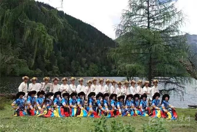 听那些在甘孜上空飘扬的悠扬旋律