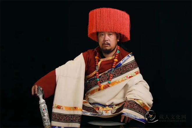 藏族歌手热巴吉存首张专辑《雪域狂草》上线