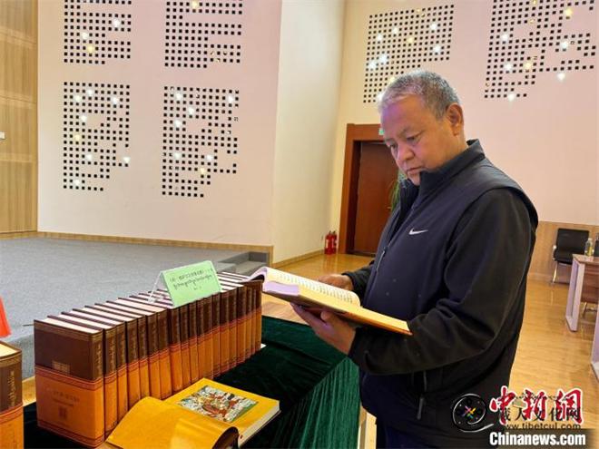 青海甘肃获赠传统藏学“百科全书”《中华大典·藏文卷》3.jpg