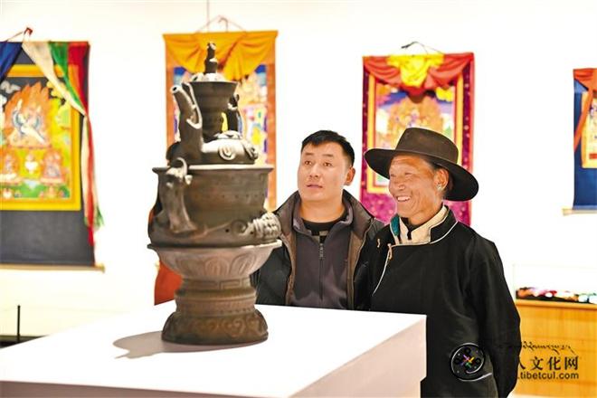 西藏工艺美术巡展拉萨启幕.jpg