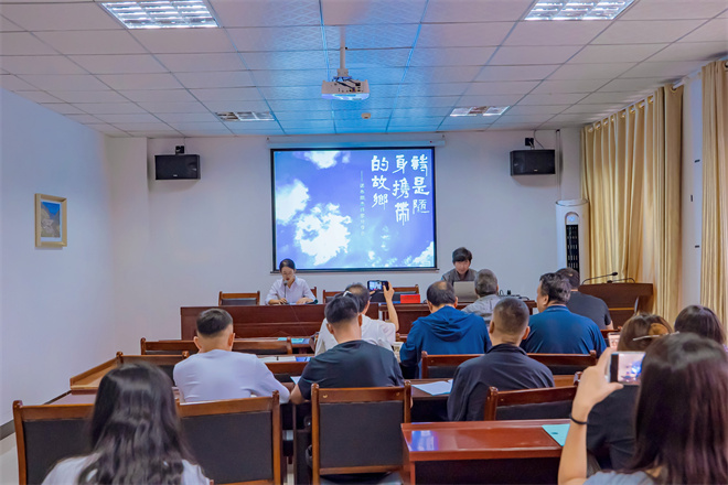 诺布朗杰《诗是随身携带的故乡》诗歌分享会在舟曲举行2.jpg